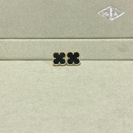 Aretes Negros